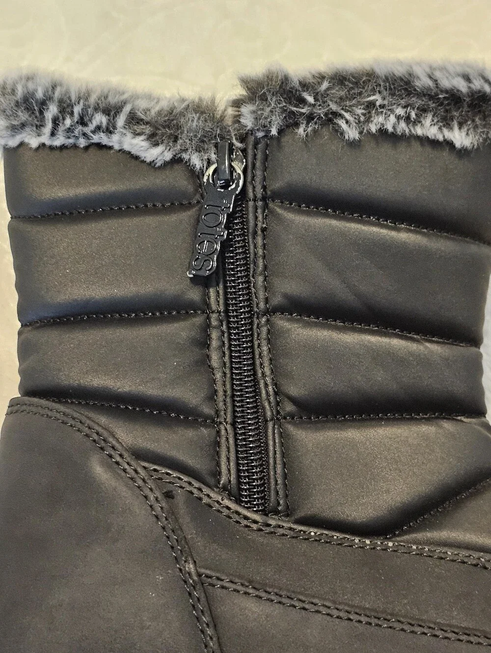 Single Totes Ada Women’s Size 8,7 Black Winter Snow Boot RIGHT FOOT ONLY